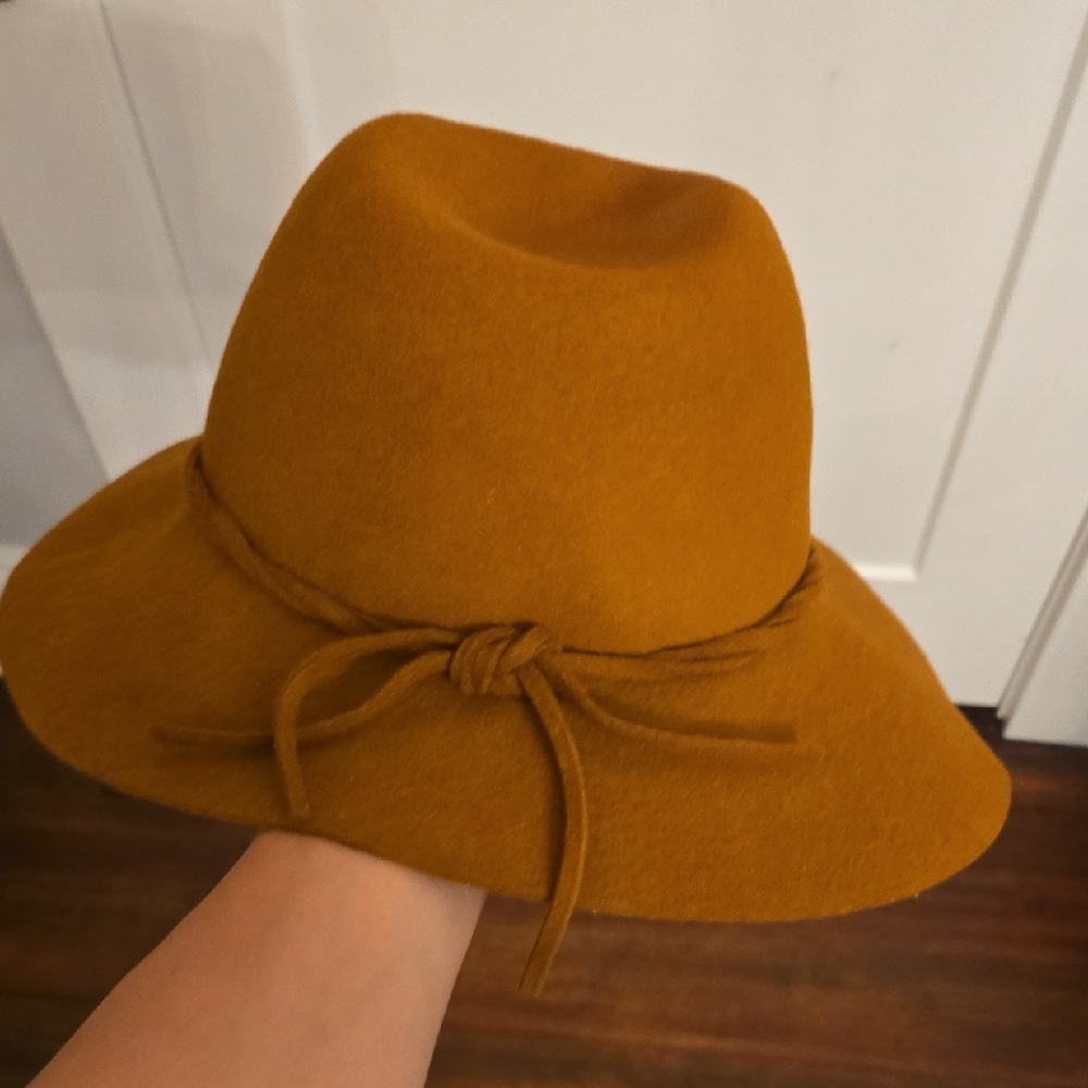 Chic‎ Brown Fedora Hat with Bow Detail